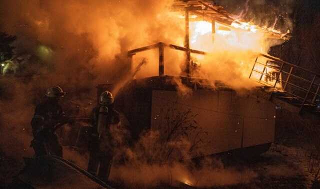 У Києві на Воскресенці горить ресторан