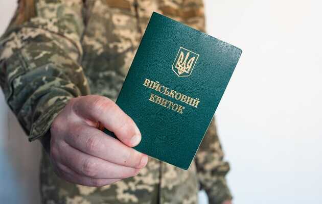 На Київщині працівники ТЦК жорстко затримали хлопця, поклавши його на землю