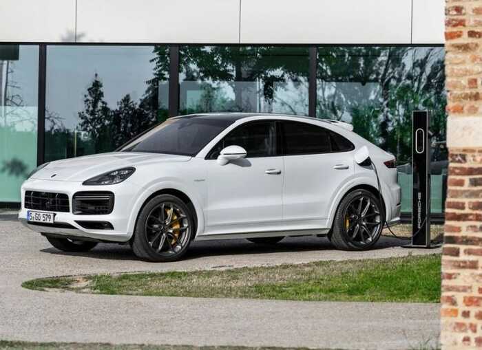 Співробітник ТЦК не маючи заощаджень купив Porsche Cayenne