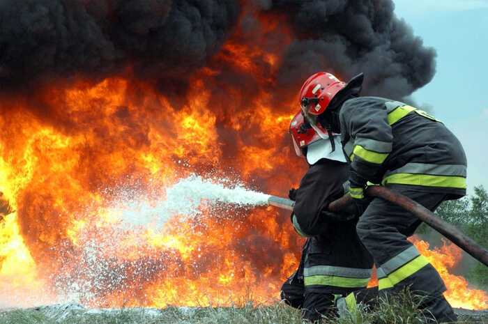 У Харкові внаслідок атаки російських дронів спалахнули пожежі