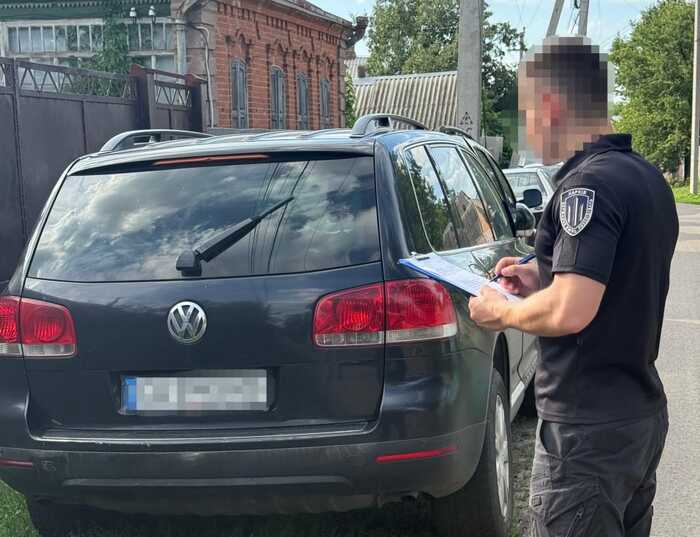 У Харкові викрили прикордонника, що продавав гуманітарні авто, призначені для армії
