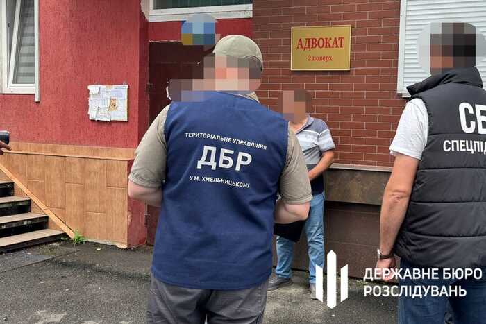 На хабарі у 200 тисяч гривень затримано посадовця податкової Хмельниччини