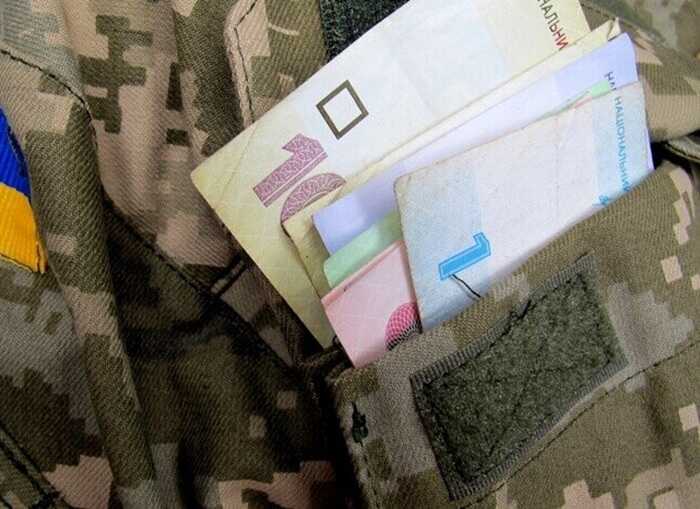 Зеленський звернеться до ЄС по допомогу для виплати зарплат українським військовим, — Bloomberg