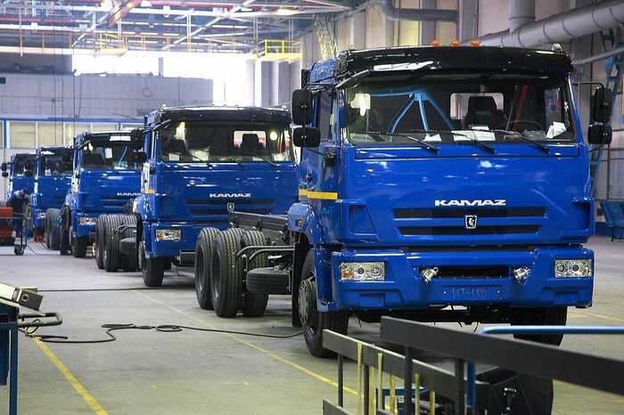Російський "КамАЗ" слідом за "АвтоВАЗом" та "ГАЗом" скорочує робочий тиждень