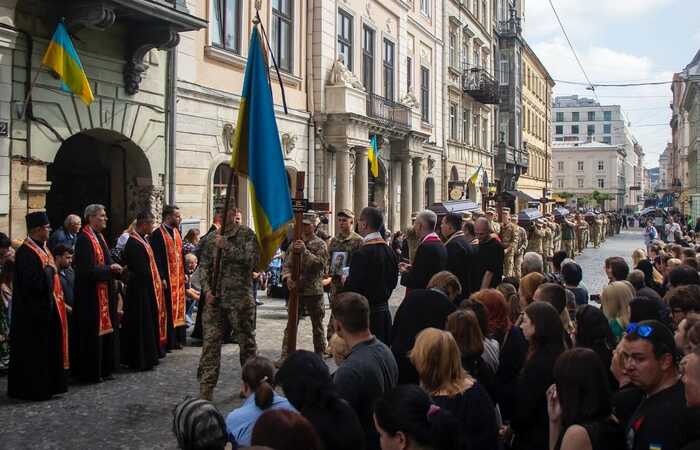 В Україні почали ховати військовополонених, загиблих під час падіння Іл-76 у РФ