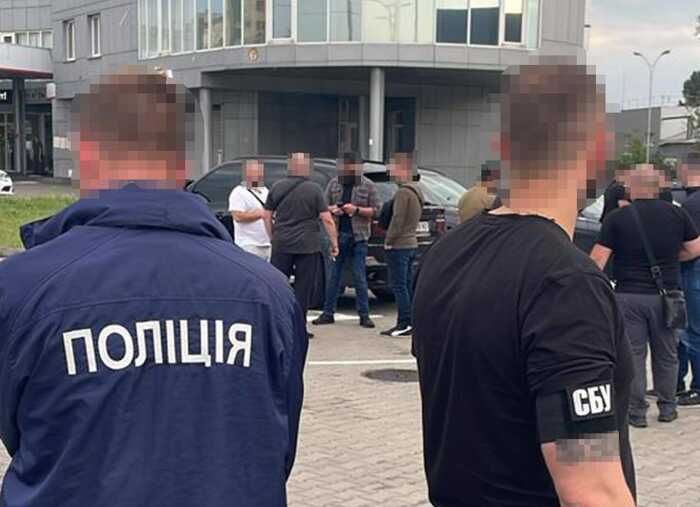 СБУ та Нацполіція проводять безпекові заходи у Деснянському районі Києва