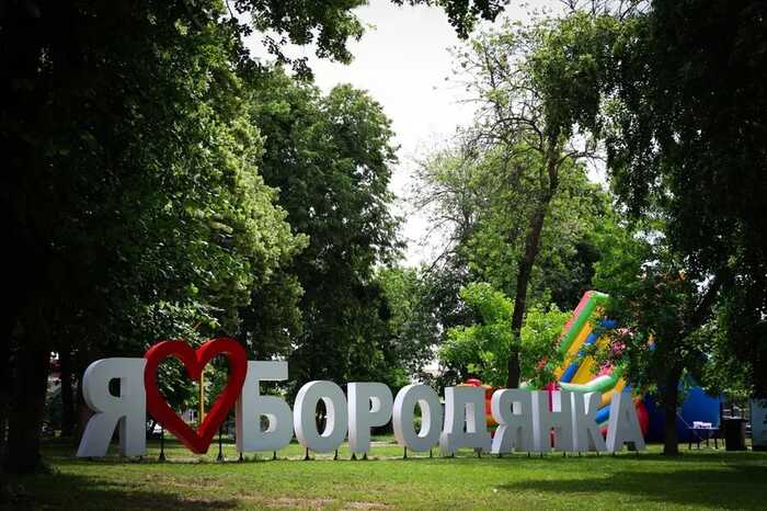 Ремонт у Бородянці не відбувся: 16 мільйонів зникли, договори розірвано