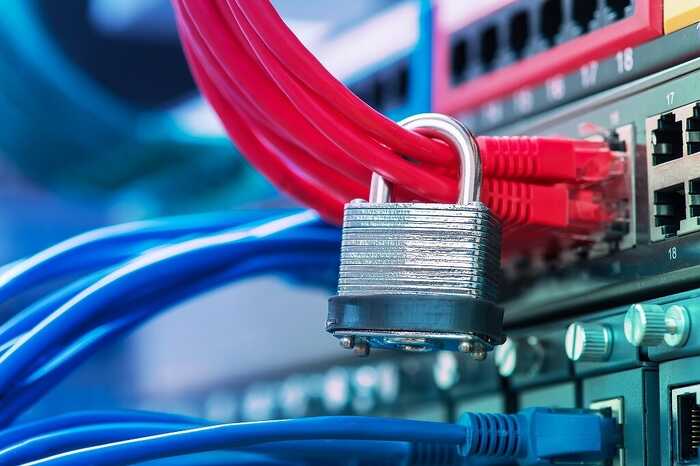 Інтернет під тотальним контролем: у РФ нові смартфони зобов’яжуть встановити месенджер MAX