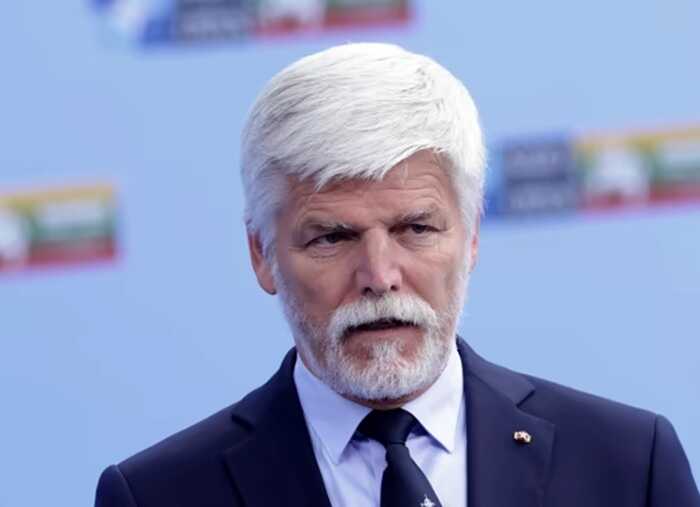 Президент Чехії: якщо для виживання України потрібно тимчасово поступитися територіями — це допустимо