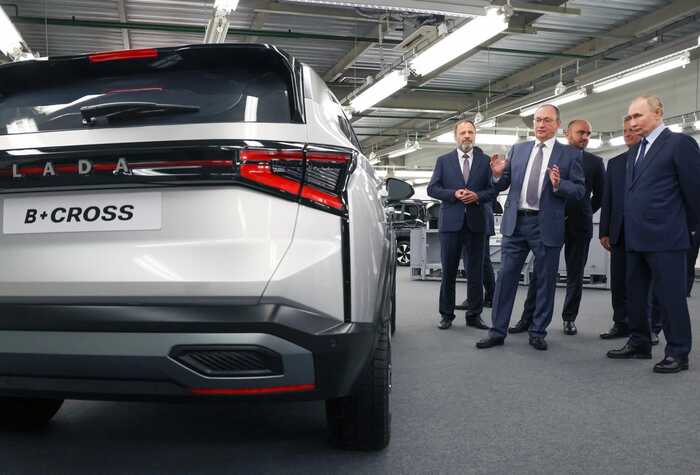 Російський автопром у кризі — що сталося і як тут пов’язаний Китай