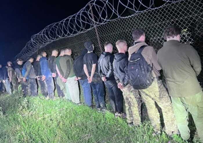 На Закарпатті затримали 19 чоловіків, що намагалися незаконно перетнути кордон зі Словаччиною