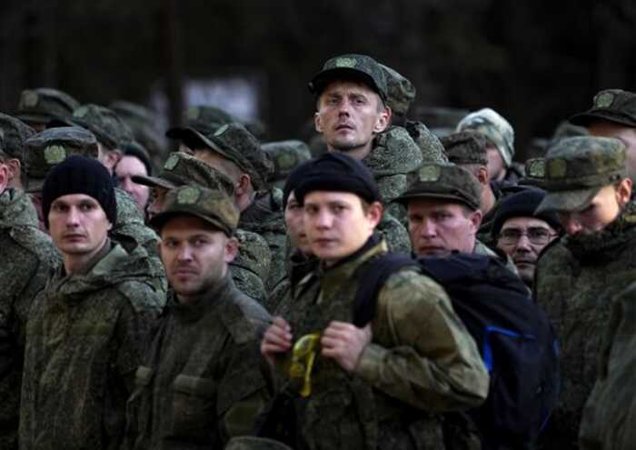 Кремль урізає виплати контрактникам у низці регіонів
