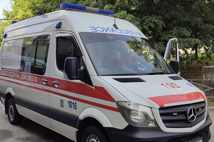 На Сумщині внаслідок атаки дрона загинув чоловік, пошкоджено швидку