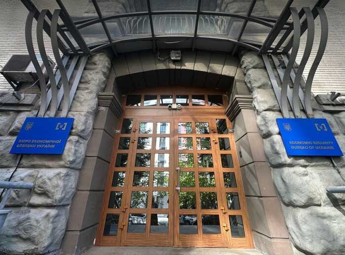 Підозрюваний ексдетектив БЕБ Мацієвський вийшов з-під варти, йому продовжили обов’язки